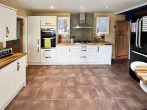 Kitchen- click for photo gallery